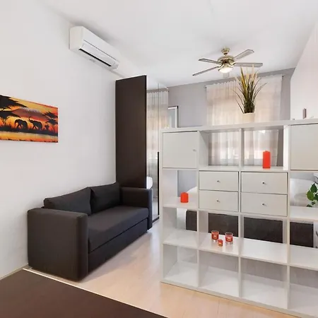 Apartamento Centre - 5min From Bgy Airport, Wifi, Ac *